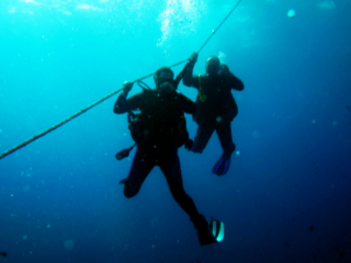 Two divers descend the shot line at the Islas Hormigas Marine Reserve