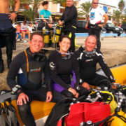 Happy divers head out to the Islas Hormigas Marine Reserve